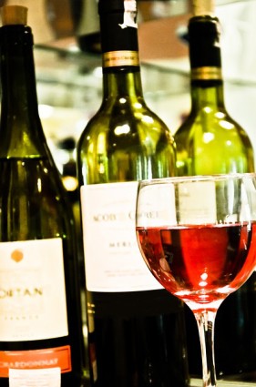 wine-140417_640 wine-140417_640