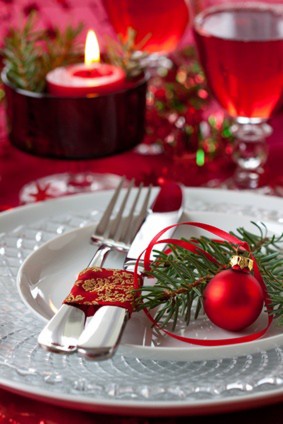 table setting at christmas